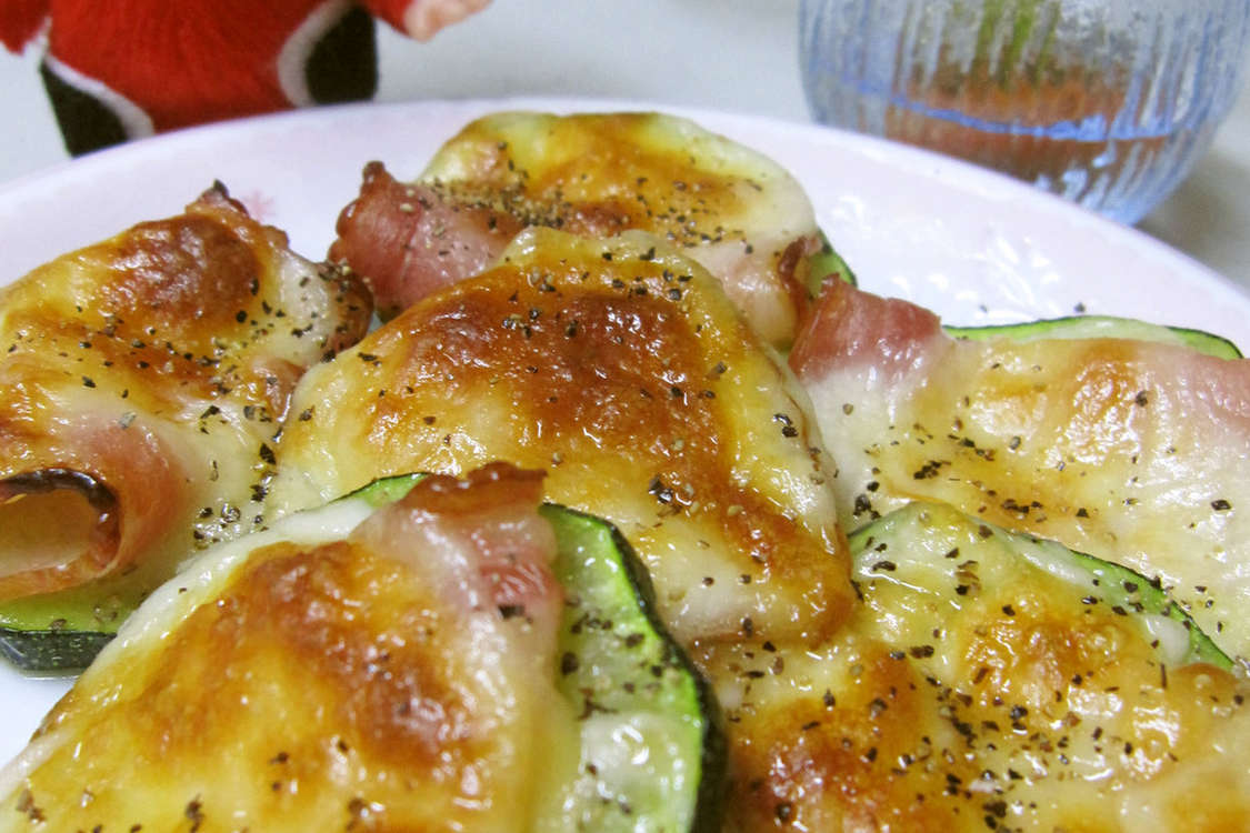 ベーコンとクリームチーズを詰めた鶏胸肉のレシピ