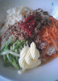 生野菜のナムルでビビンバ麺