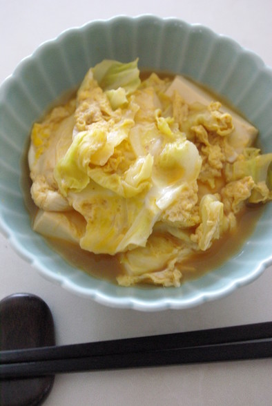 豆腐とキャベツの卵とじの写真