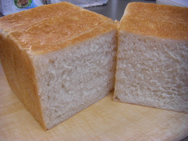 ホシノ酵母で基本の角食パンの画像