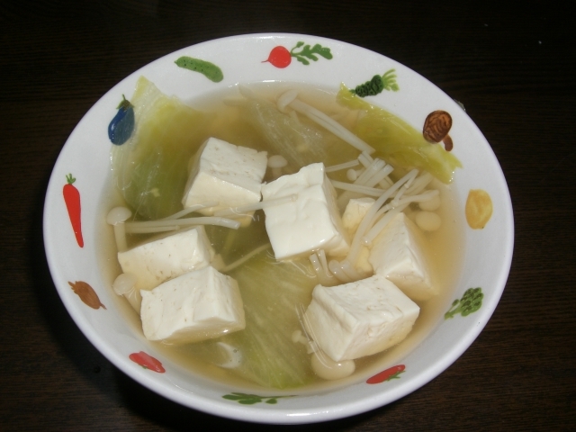 レタス・えのき・豆腐のコンソメスープの画像