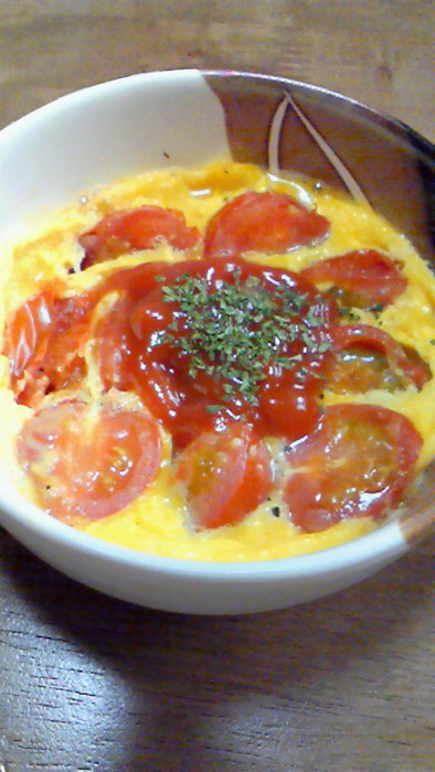 レンジで卵とトマト☆簡単ヘルシーオムレツの写真