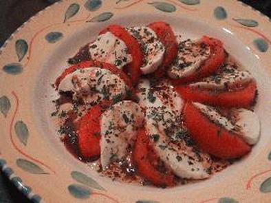 トマトとモッツァレラチーズの写真