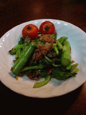 アスパラとほうれん草のにんにくバター炒め