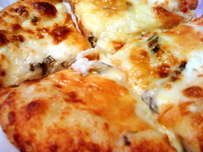 5種類のチーズピザの画像