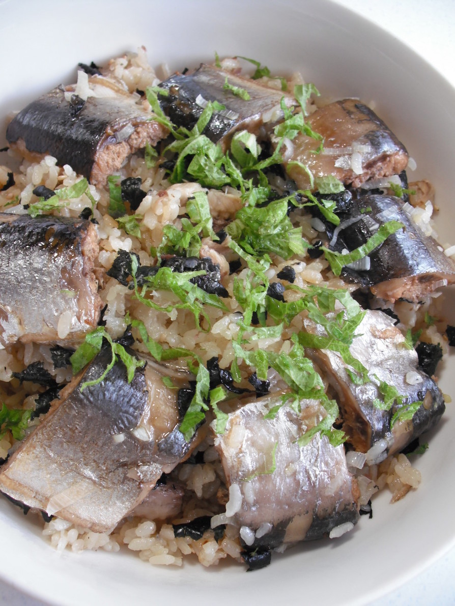 秋刀魚の炊き込みご飯の画像