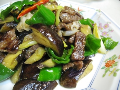 牛肉と季節野菜の炒め物の写真