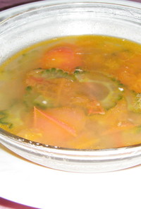 トマトとゴーヤのスープ