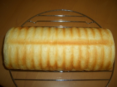 トヨ型（大）でラウンドパンの写真