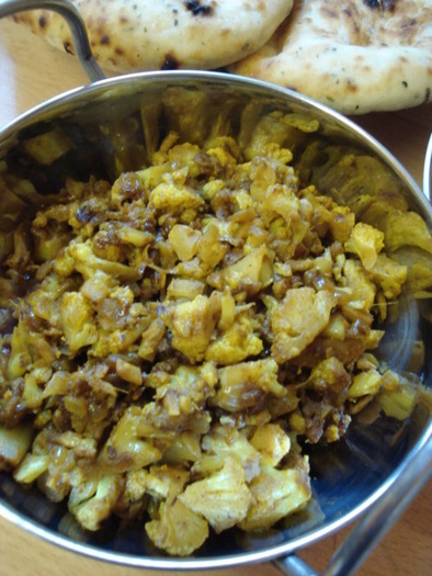 インド料理カリフラワー炒め（アルーゴビ）の写真
