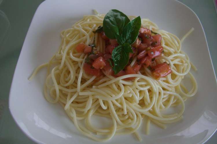 トマトとスイートバジルの冷製パスタ レシピ 作り方 By あきち724 クックパッド 簡単おいしいみんなのレシピが357万品