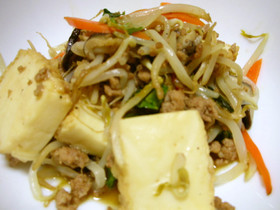 豚ひき肉と厚揚げ味噌バター炒め