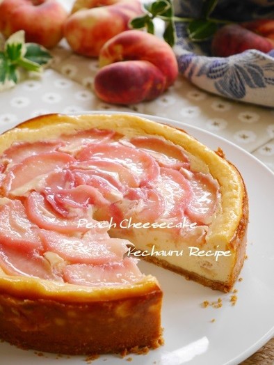桃のベイクドチーズケーキの写真