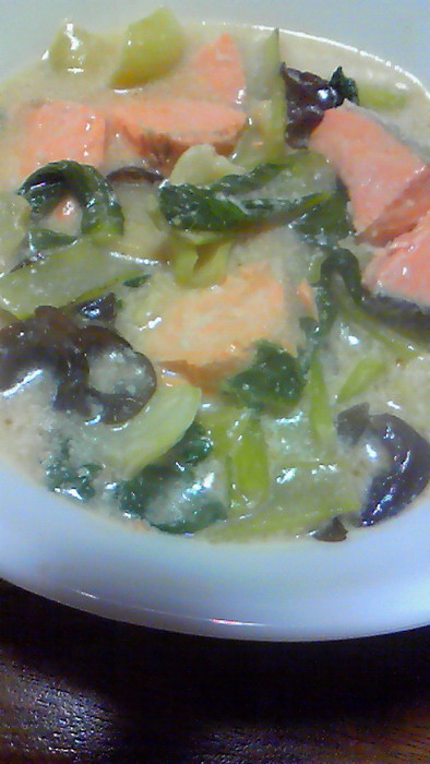 チンゲン菜と鮭☆牛乳クリーム煮の写真