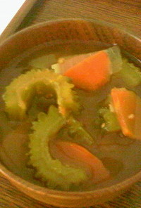 ゴーヤと夏野菜の煮込みスープ
