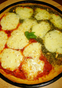 ジェノベーゼとマルガリータのピザ