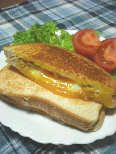 朝食＆ランチに★ツナ卵チーズホットサンドの写真