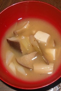 エリンギ＆豆腐＆ミョウガ＆長ねぎの味噌汁