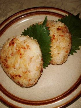ごま油で☆チーズとしらすの焼きおにぎり