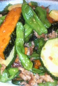 夏野菜とひき肉の炒め物