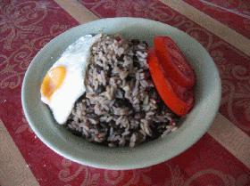 Gallo Pinto ガジョピント コスタリカの豆ご飯 (予算約1500コロン)