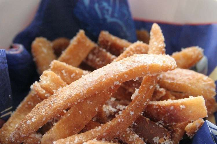 懐かしいおやつ パンみみ揚げ レシピ 作り方 By ニコニコ笑顔 クックパッド 簡単おいしいみんなのレシピが366万品