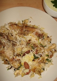 チキンビリヤ二　本格インドの炊き込みご飯