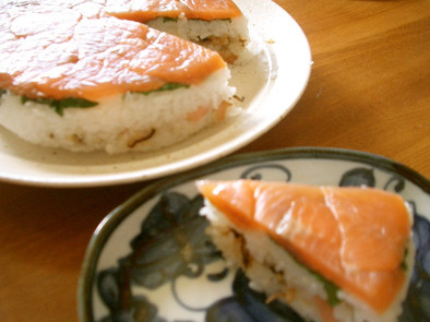 マス寿司（サーモン寿司）の写真