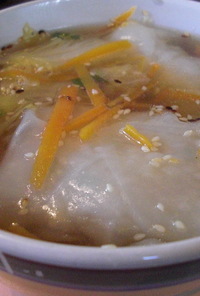 ライスペーパーの水餃子風スープ