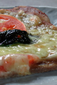 蕎麦粉（そばこ）のピザ生地で簡単ピザ