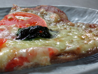 蕎麦粉（そばこ）のピザ生地で簡単ピザの写真