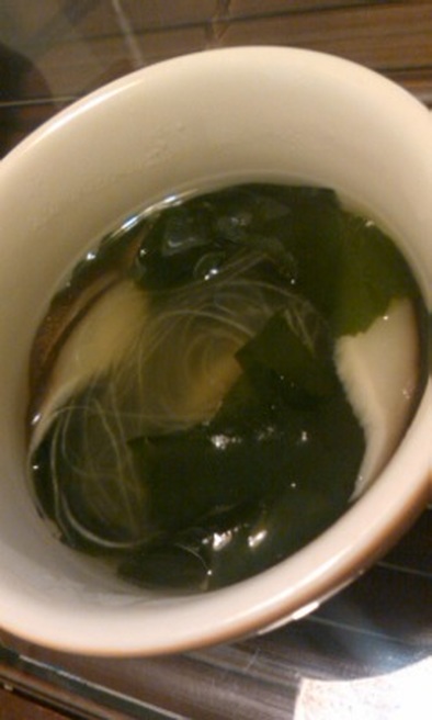 椎茸の春雨スープの写真