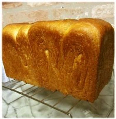 デニッシュみたい＾＾角ブリオッシュ食パンの写真