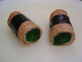 お弁当のおかず ほうれん草の稲荷巻き