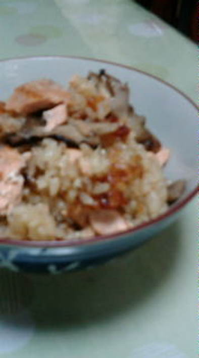 秋味だよ☆ｷﾉｺと秋鮭の炊き込みご飯の写真