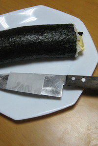 切れない包丁で切る巻き寿司の切り方