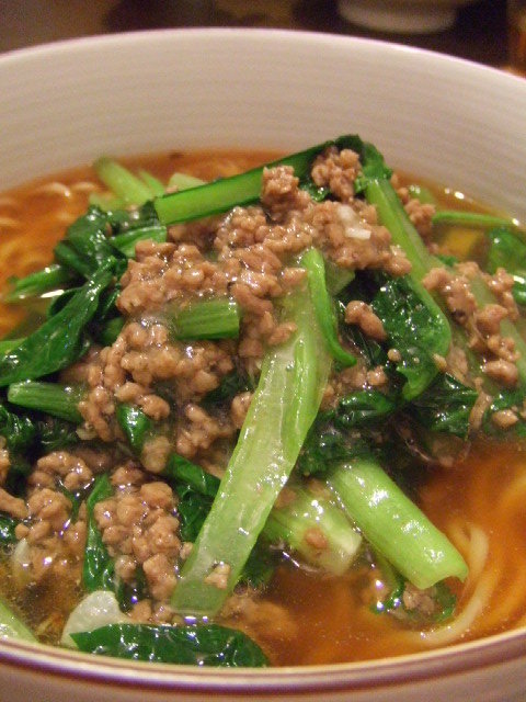 小松菜とひき肉炒めのラーメンの画像