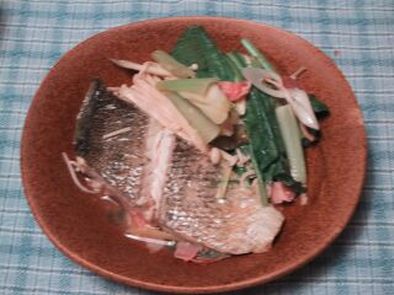 白身魚の蒸し皿　中華風の写真