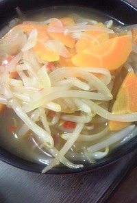 豆板醤で★もやしと野菜のピリ辛スープ