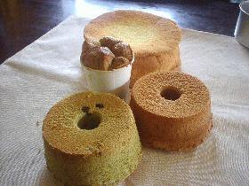 ひとつの生地で4度美味しい シフォンケーキ 丸型で焼きました