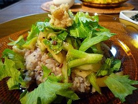 焦がしにんにくと生姜のセロリ丼