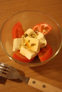 トマトと豆腐のオレガノサラダ