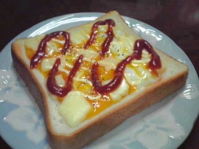 朝食にランチに♪　温玉チーズトーストの写真