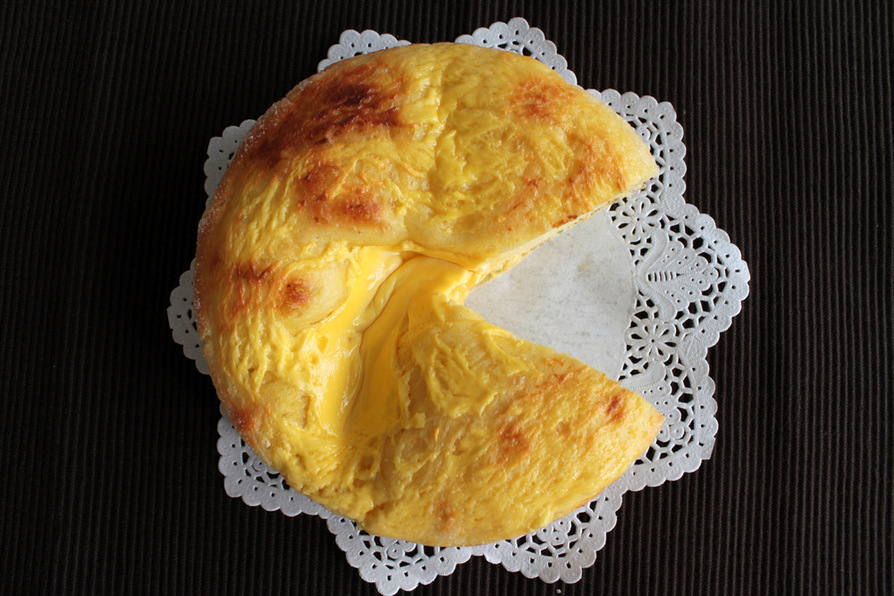 パックマンケーキ（チーズクリームのパン）の画像