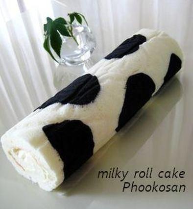 濃厚ミルク♪牛模様の白いロールケーキの写真