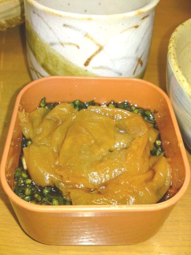 紫蘇の実の梅大蒜醤油漬けの写真