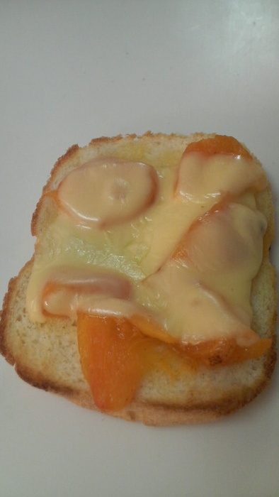 とろけて～♪柿とチーズのトーストの写真