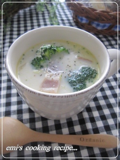 白菜とベーコンのミルクコンソメスープの写真