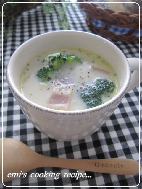 白菜とベーコンのミルクコンソメスープの画像