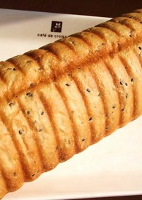 トヨ型でつくる❁ラウンド食パン～黒胡麻～
